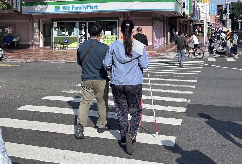 高雄再增設11處語音號誌 鳥鳴與布穀提示聲助視障行人安全