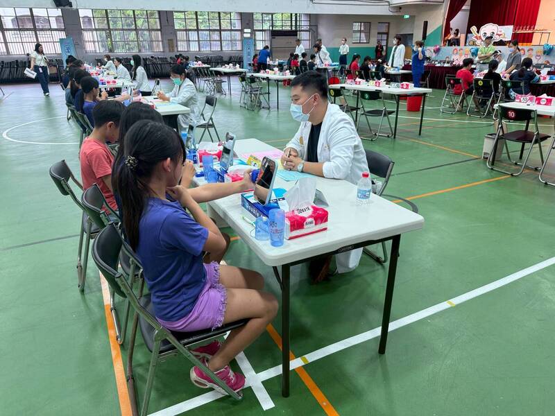 桃市教育局推動「齲齒防治」有成 僅2年國中小學生齲齒率下降2%