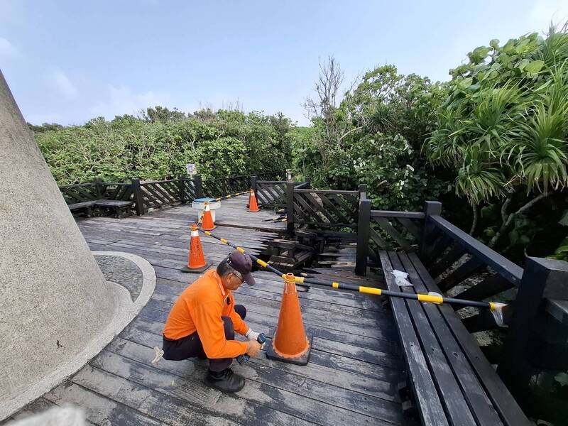 台灣最南點深夜火警燒毀木棧道 墾管處疑遊客丟菸蒂釀禍