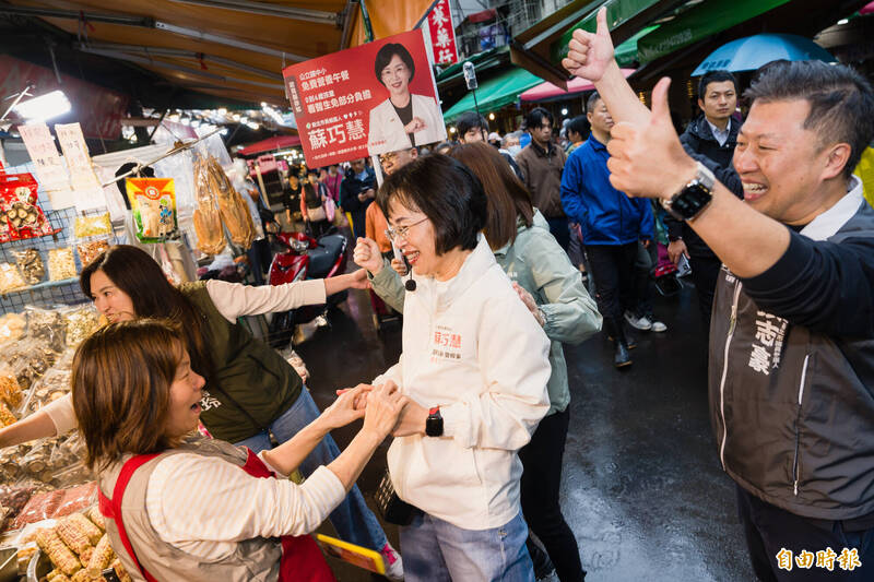 蘇巧慧前進中和景新街市場 民眾熱烈高喊「凍蒜！」