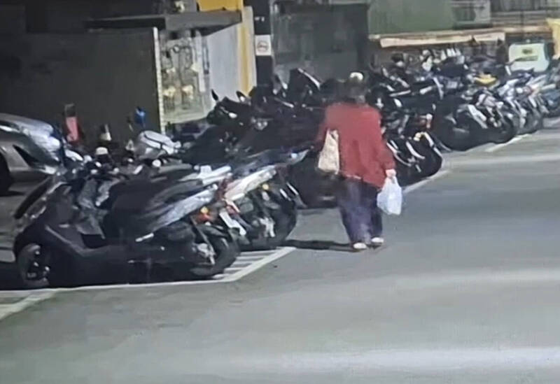 順手牽「豬」當提款機 女竊賊因紅燈過馬路落網