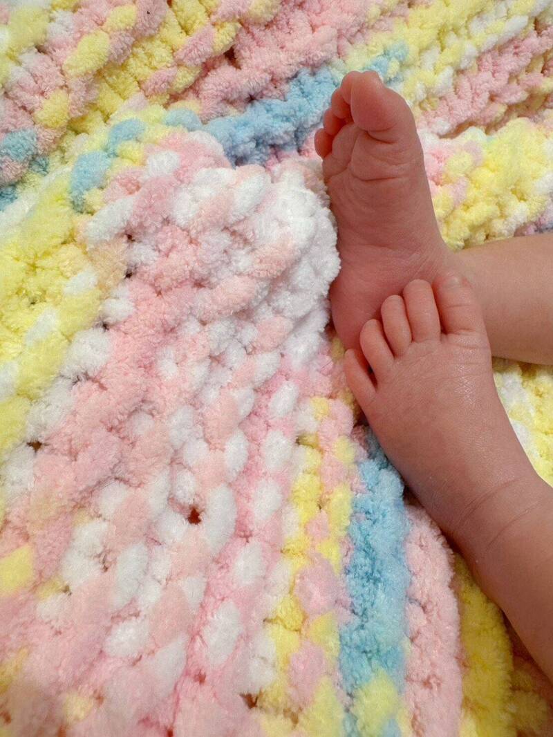 蕭美琴勾毛毯送同仁愛女 曝「邊看經典賽邊趕工」藏溫暖瑕疵