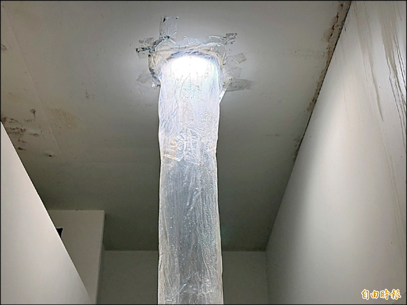 黃國昌岳父建案再爆損鄰 民怨漏水像瀑布