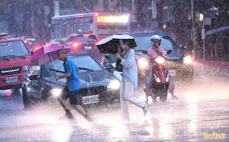 竹苗暴雨狂炸!7小時破300毫米 氣象粉專示警