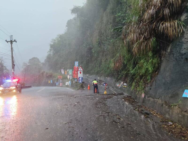 大豪雨狂炸苗栗 泰安鄉今午後停班停課