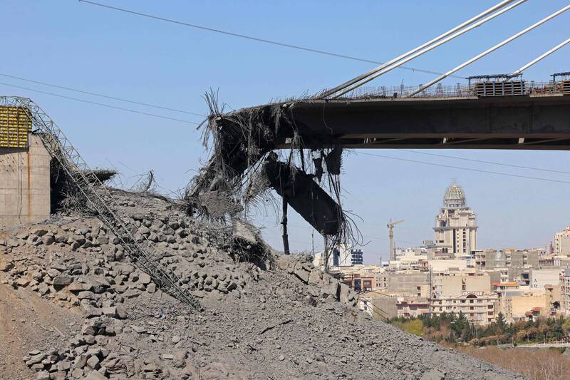 伊朗大橋被炸毀 中國警告在以色列公民遠離重要設施