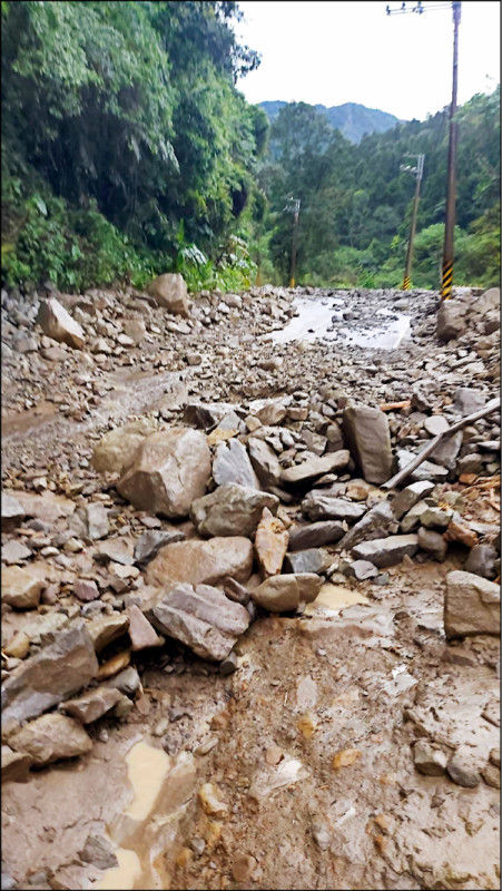 竹縣山區強降雨 峨眉、北埔溪水暴漲
