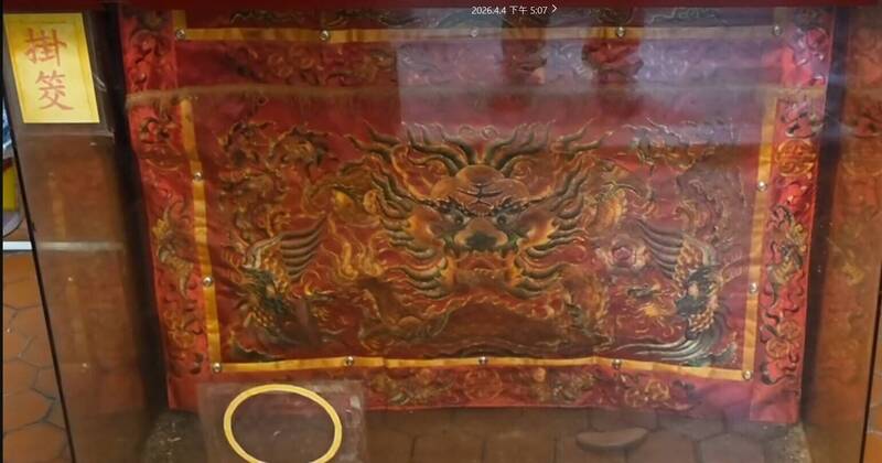 「掛筊」掛了近10年 嘉義大林鐵軌旁武聖宮信徒稱奇