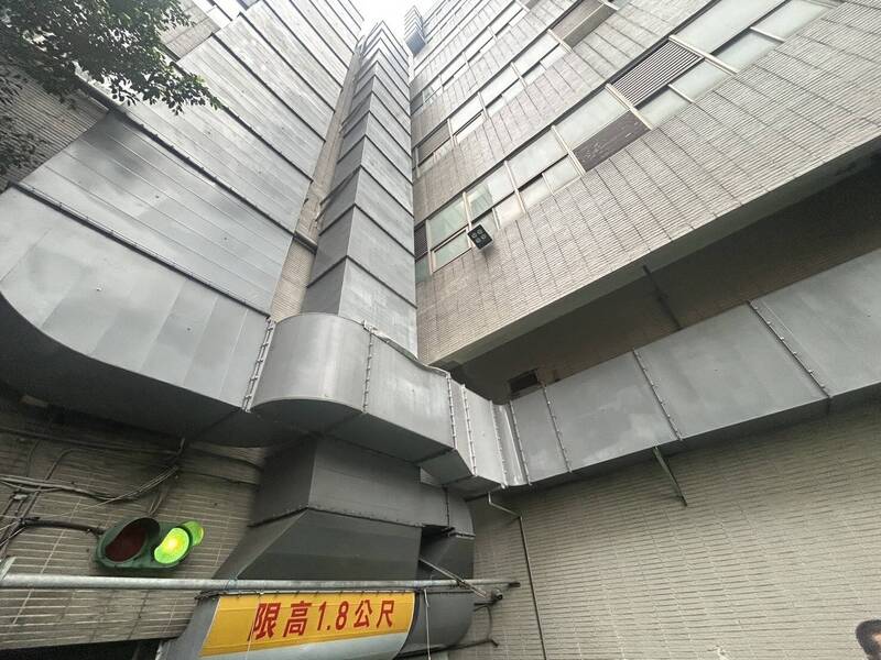 北市新光三越南西店驚傳墜樓 21歲專櫃男員工送醫不治