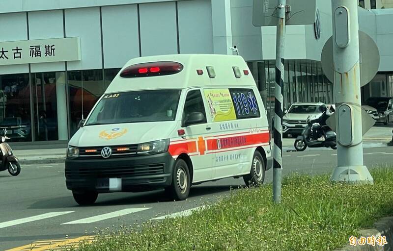 高雄愛河驚傳女子落水 60歲婦人送醫不治