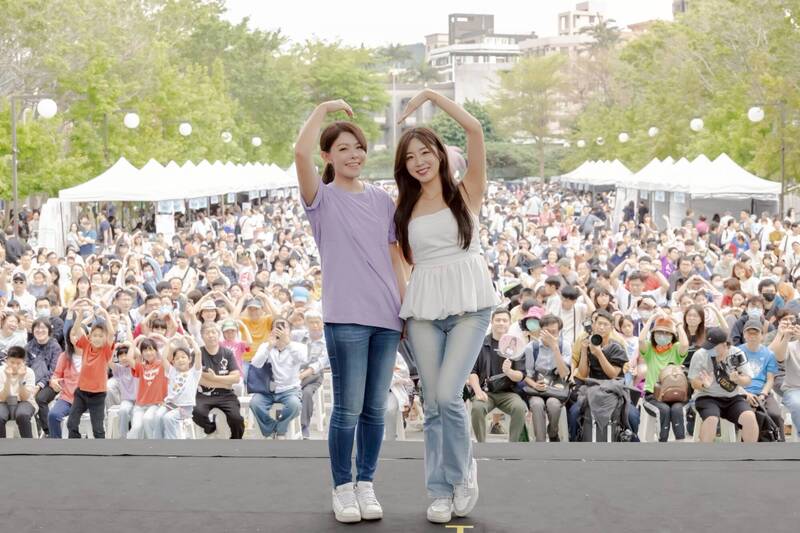 啦啦隊女神安芝儇現身新竹兒童遊藝節 共享偵探樂園趣味時光