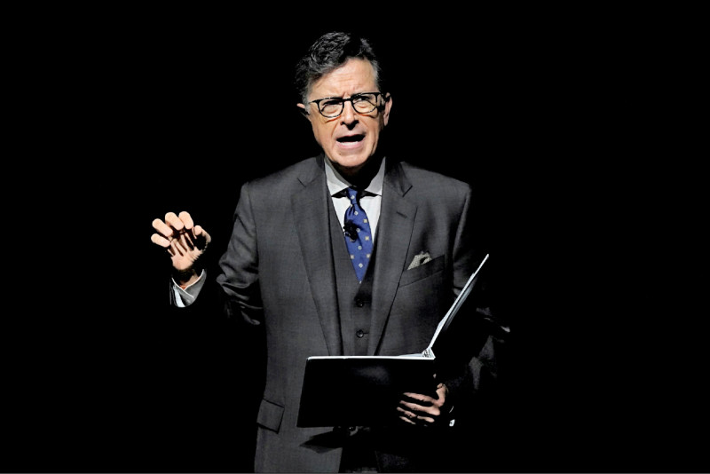 中英對照讀新聞》Colbert to co‑write new ‘Lord of the Rings’ film after late-night show ends柯貝爾將在深夜秀落幕後 共同創作新「魔戒」電影