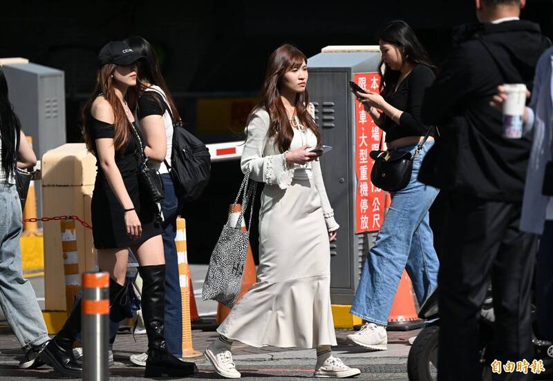 今明降雨趨緩回溫 週二鋒面又襲中部以北再炸雷雨
