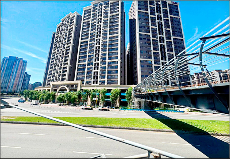 桃園龜山A7甲子園空橋停擺 桃市府挨批無作為