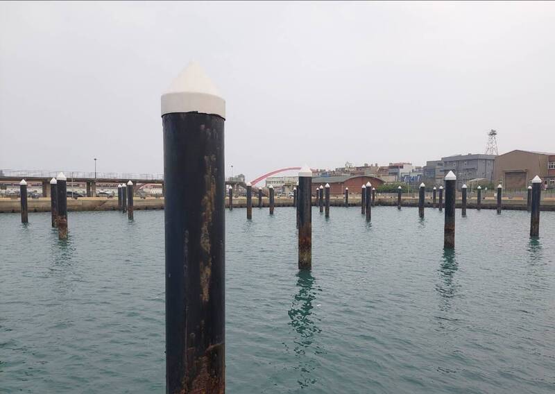 竹圍漁港遊艇碼頭剛啟用就崩壞 市府年底完成水文報告後提修復方案