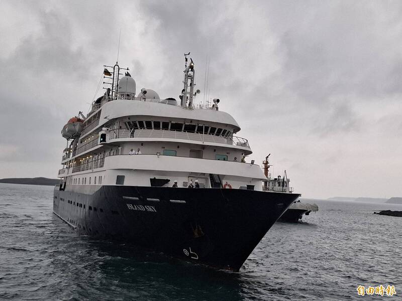 「島嶼天空號」首航澎湖!史上頭一遭馬公港單日停泊雙郵輪