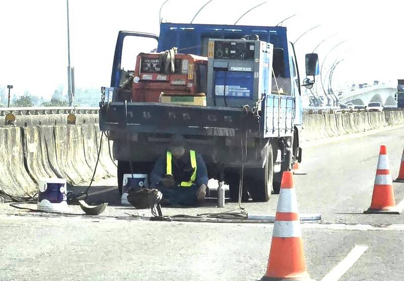 台88萬大大橋伸縮縫汰換 4/7至4/11車道分階段封閉
