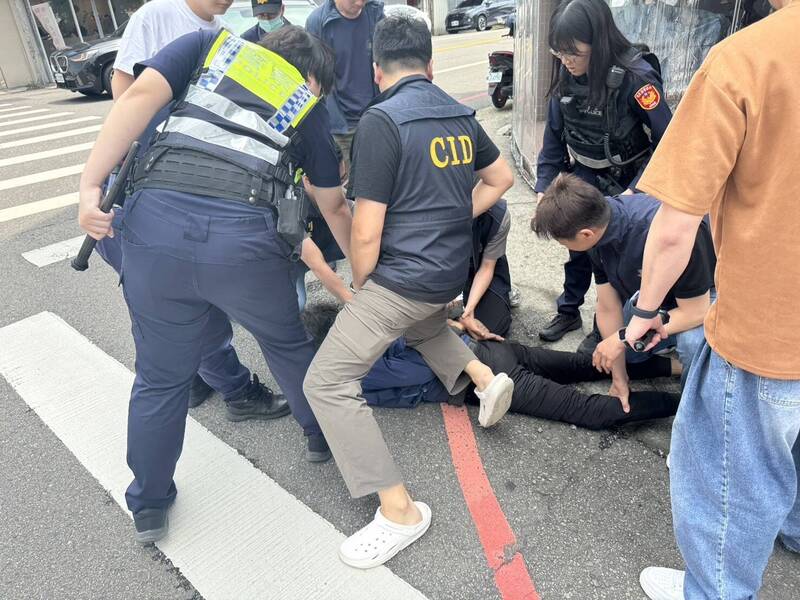 苗栗竹南男子持刀追逐民眾！警壓制解除危機