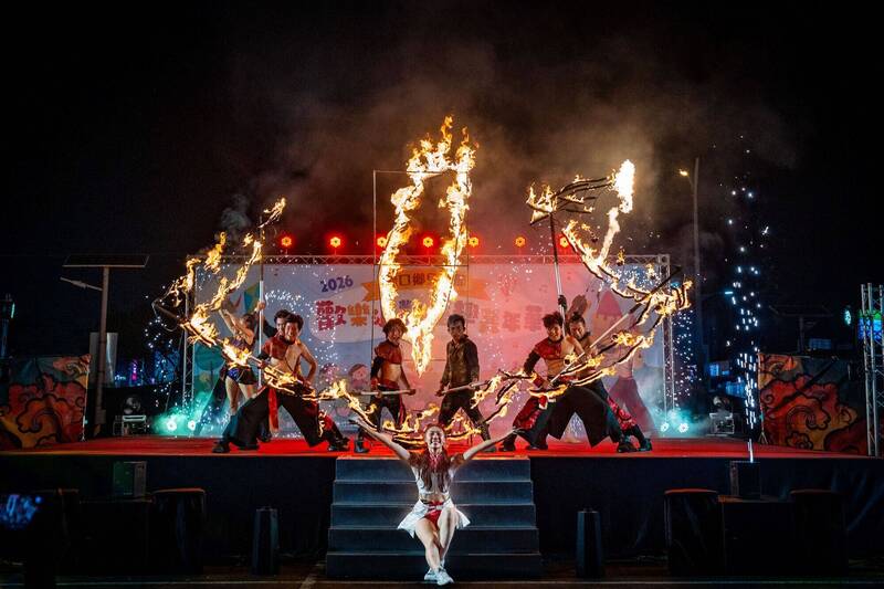 湖口兒童節歡樂派對 國際火舞團與在地客家獅共演碰撞出新火花