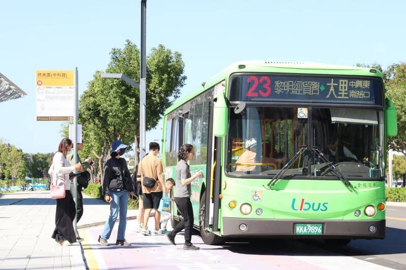 中市23路「書香公車」增加綠美圖站 一個月突破5千搭乘人次