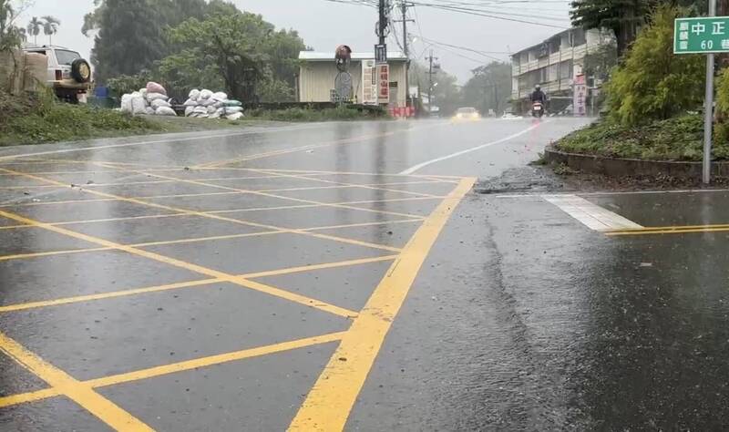 19歲女生打工凌晨騎車返家途中 命喪聯結車輪下