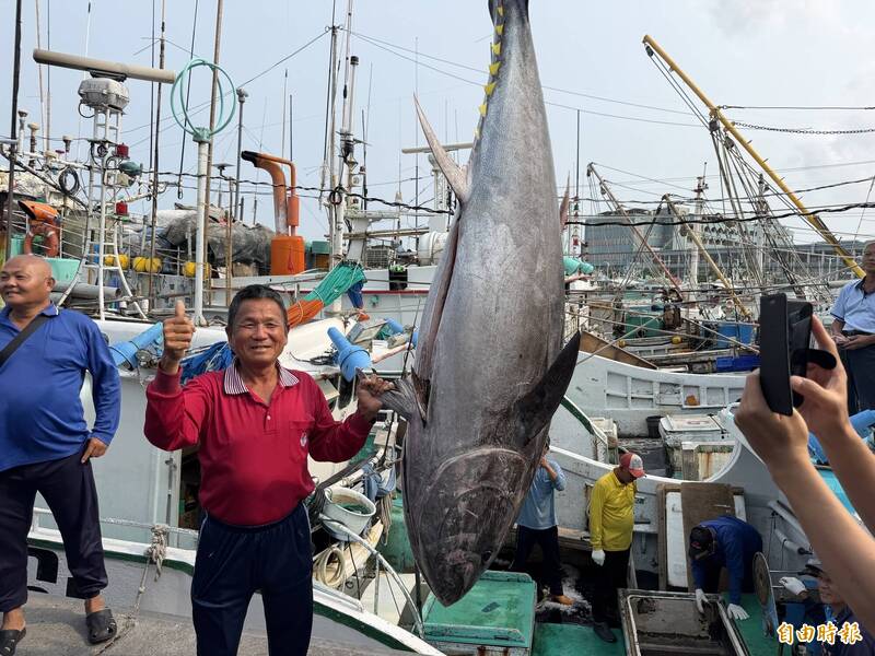 琉球「富漁慶2號」搶下屏東第一鮪 老船長開心到睡不著