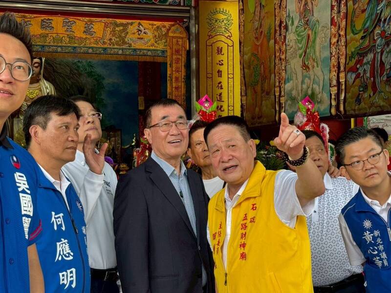 石碇勘災聽民意 李四川承諾整治永定溪坍塌