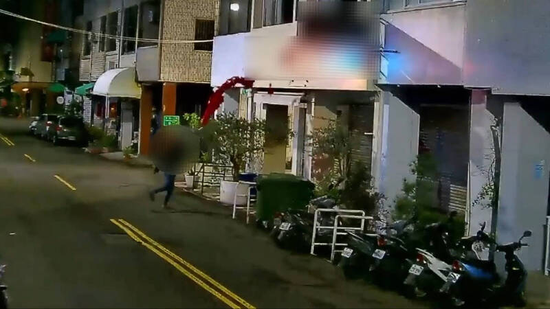 疑債務糾紛老闆搞失蹤 高雄知名咖啡店遭潑紅漆