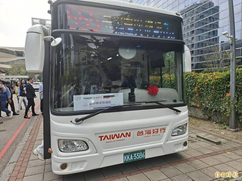 台中國際機場航線爆發!大眾運輸系統未跟上 清明連假找嘸車位大塞車