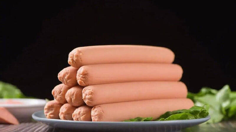 台人引進澱粉腸「一根賣60元」 中國小粉紅驚呼︰比柯文哲還貪!