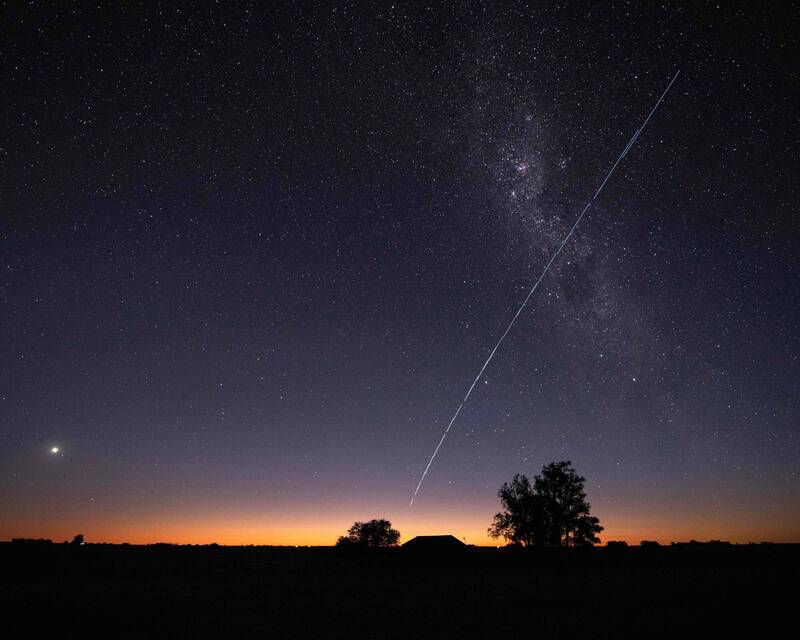 夜晚會變亮? 科學家警告:衛星與「太空鏡子」恐改變地球晝夜