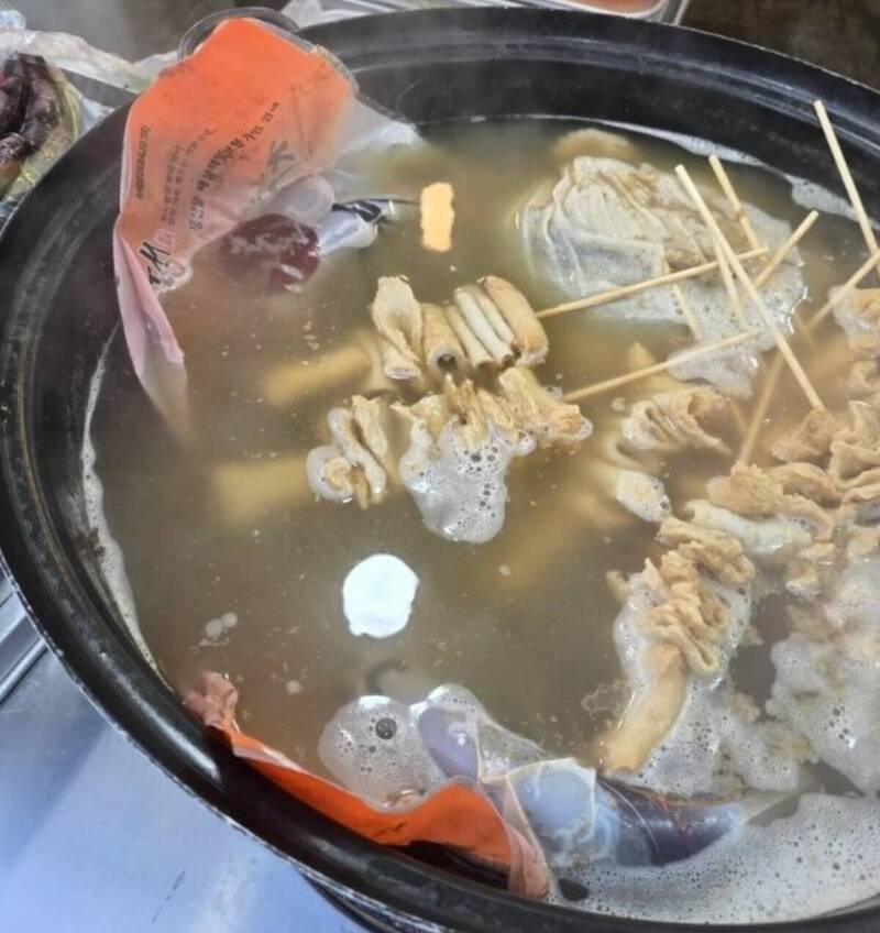 南韓節慶攤販再傳爭議! 塑膠包裝直接拿去蒸、煮