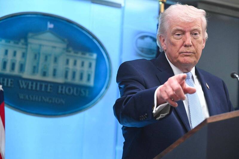 批洩密者危害美軍營救飛行員 川普:報導記者不說來源就抓去關