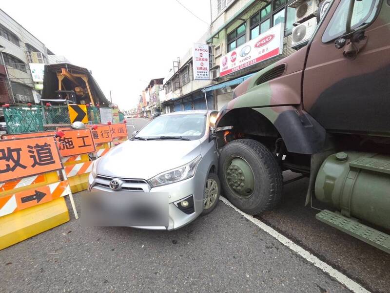 桃園大溪軍民車事故 疑變換車道擦撞