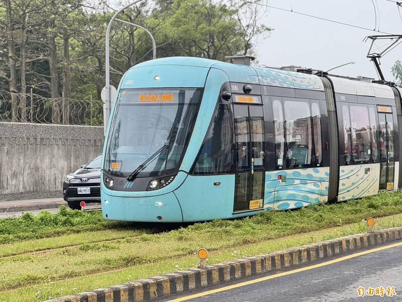 淡海輕軌平日尖峰運量破1.9萬人次 加發5班拚增20%運能