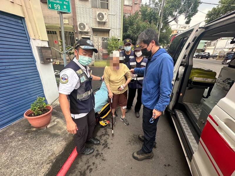 87歲阿嬤堅持騎車買菜幫65歲兒做飯 摔車不願就醫急返家