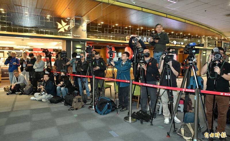 鄭麗文走商務通道出境赴中 藍營前青年軍：有中華民國精神不怕走正門