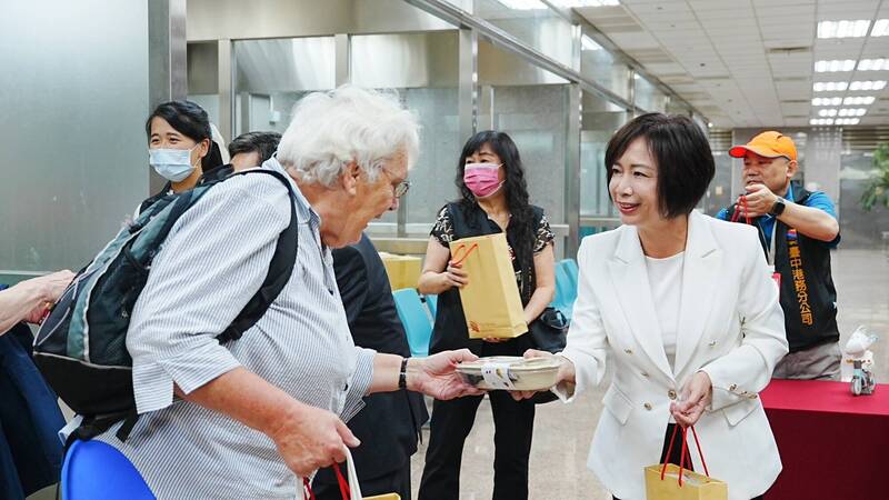 國際郵輪睽違7年首航台中港 何欣純、江啟臣都歡迎