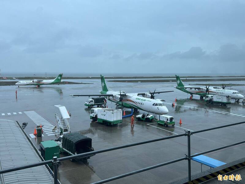 濃霧攪局金門機場1400人候補 國防部將投入9架軍機疏運