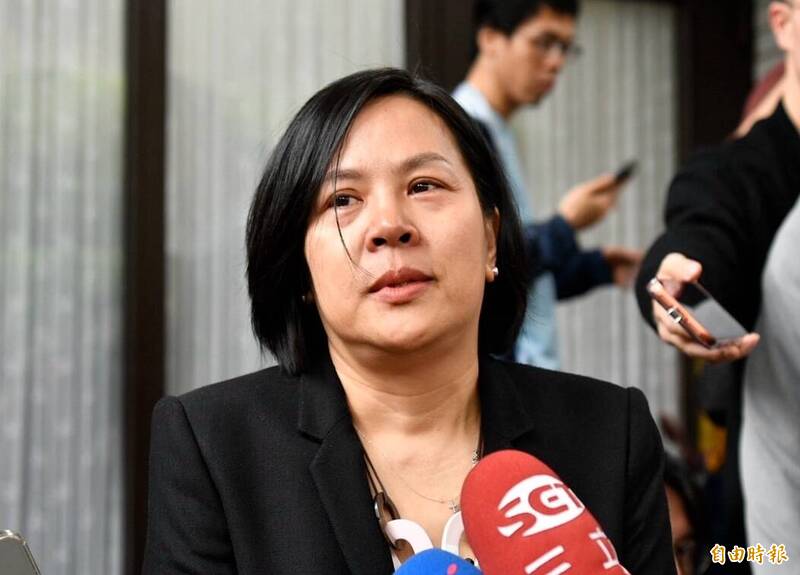 圖輯》李貞秀「空氣質詢」、上演獨角戲哽咽 尷尬畫面曝光