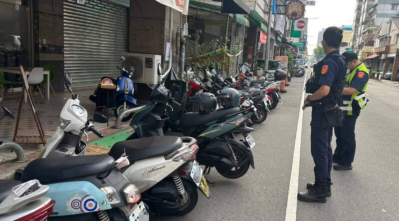 檢舉達人狂掃台中!同路段200車遭殃 警民全崩潰