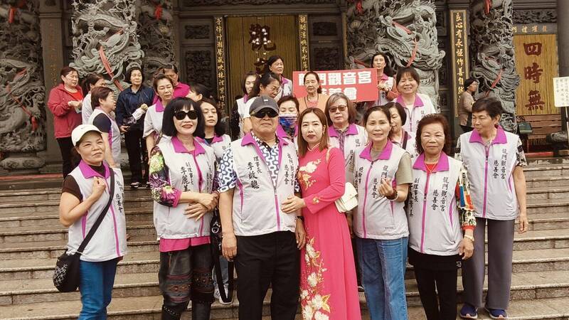 澎湖龍門觀音宮慈善會 實業家李啟聰致贈50萬元善款