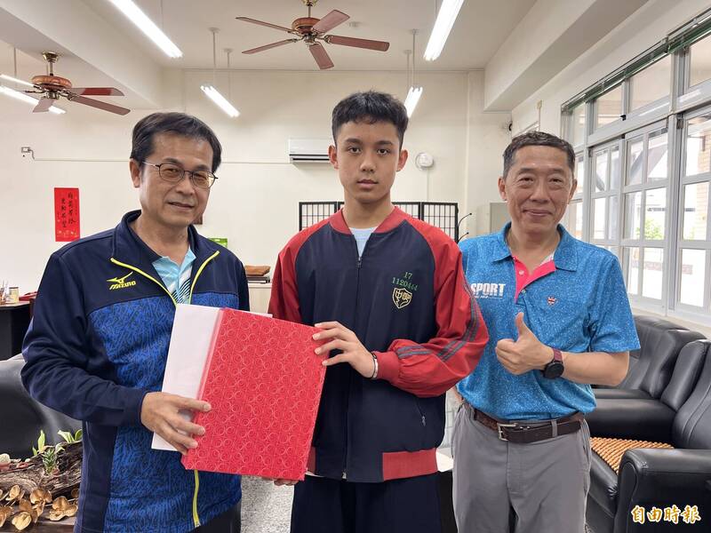 屏東明正國中科學社團有成 蔡濟丞錄取雄科班 115學年將設資優班