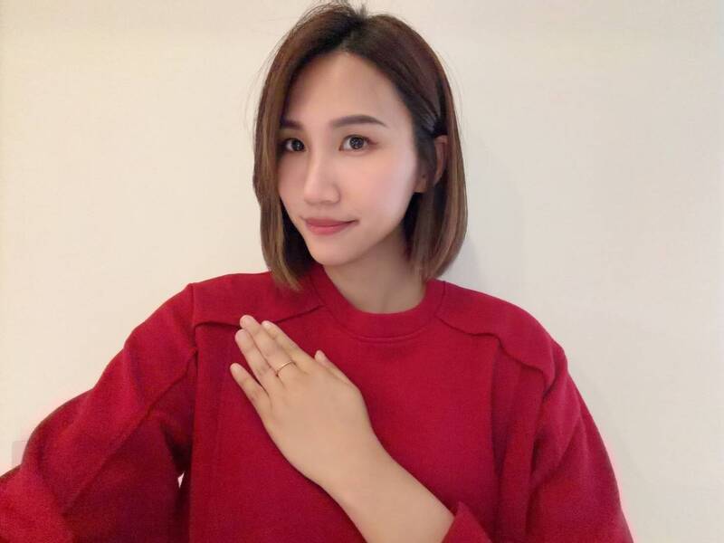 藍翻15年前舊新聞護航「習鄭會」!黃敬雅:自己站不直怪人長得高