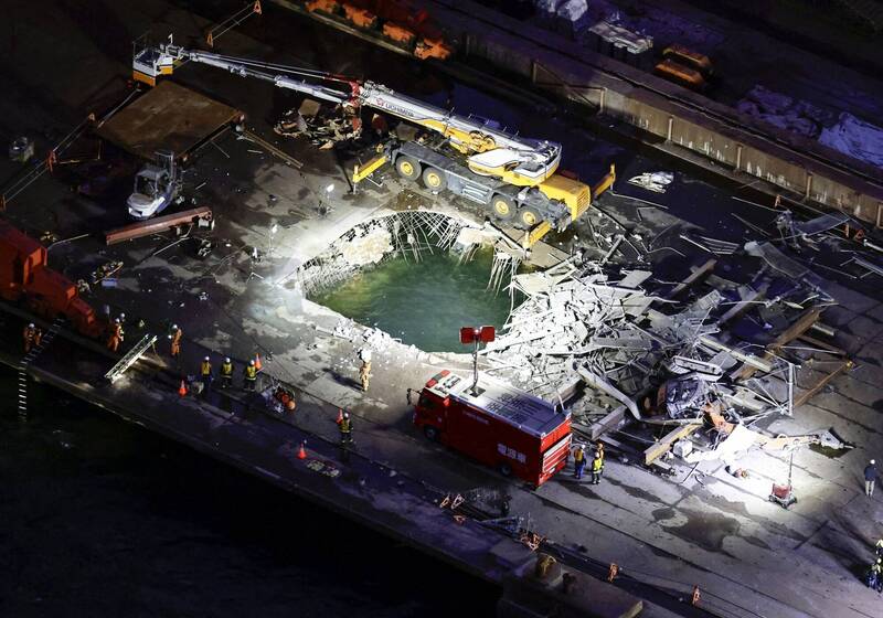 東京近郊鋼鐵廠40公尺高鷹架坍塌 5人墜落 3重傷1失蹤