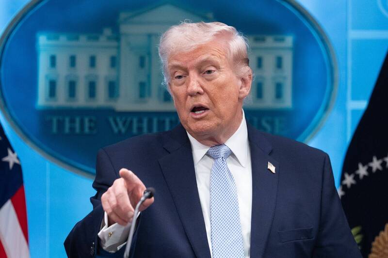 川普威脅媒體「不交人就坐牢」 追查披露「第2名飛官失蹤」洩密者