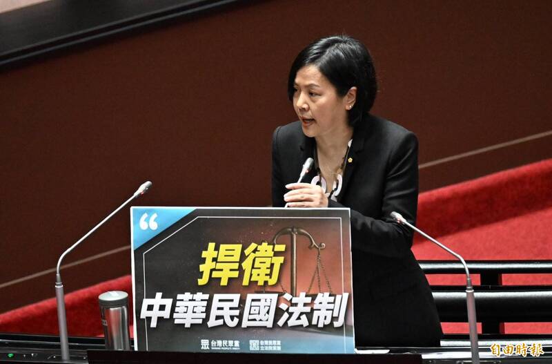 李貞秀質詢「吃螺絲」畫面曝光 粉專酸:講到舌頭打結氣噗噗