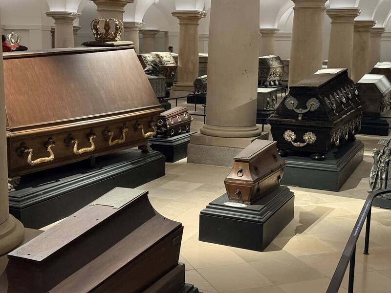 柏林大教堂重啟地下墓穴 百具棺木展歐洲王權文化