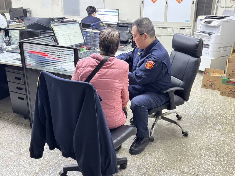 「免費LINE貼圖」藏陷阱!77歲阿嬤誤信中大獎 警民聯手保住私房錢