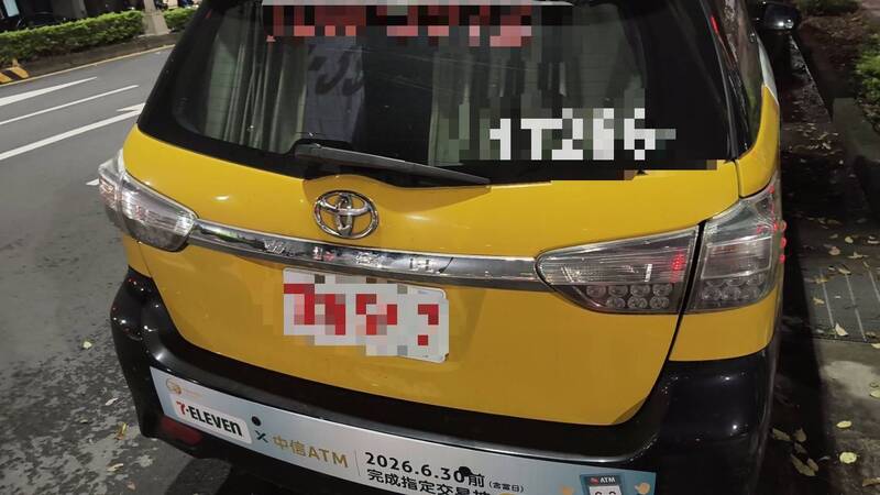 毒蟲搭小黃掏刀架頸搶車 司機反鎖報警逮人